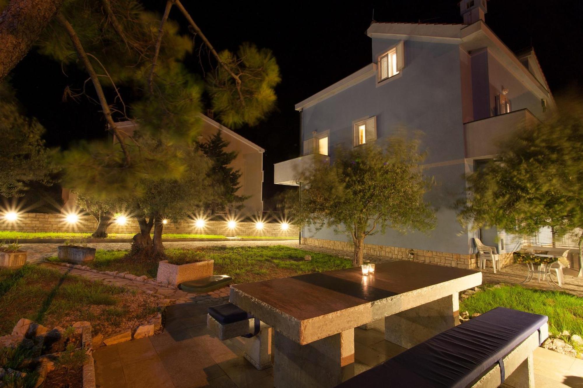 Bed&Breakfast Lucija Acomodação com café da manhã Punat Exterior foto